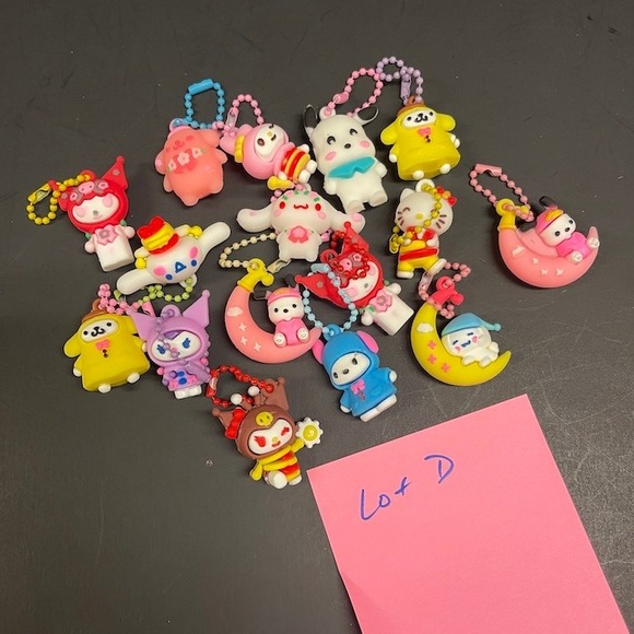 16 Piece Lot of Sanrio Surprise Keychain Figures NEW Lot D - Picture 1 of 4